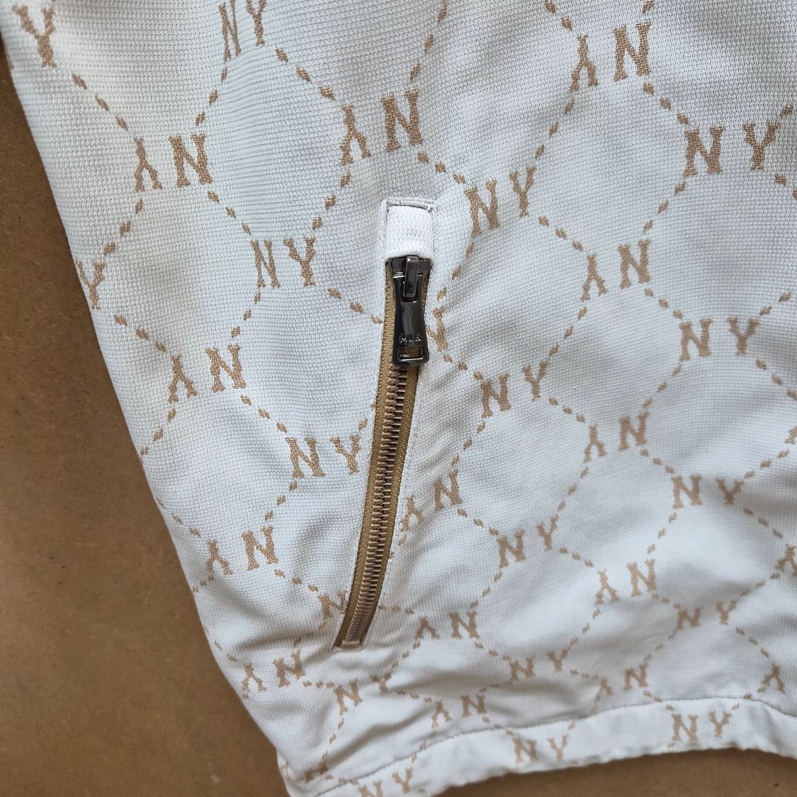 MLB 다이아 모노그램 자가드 스탠넥 바람막이 상품이미지4