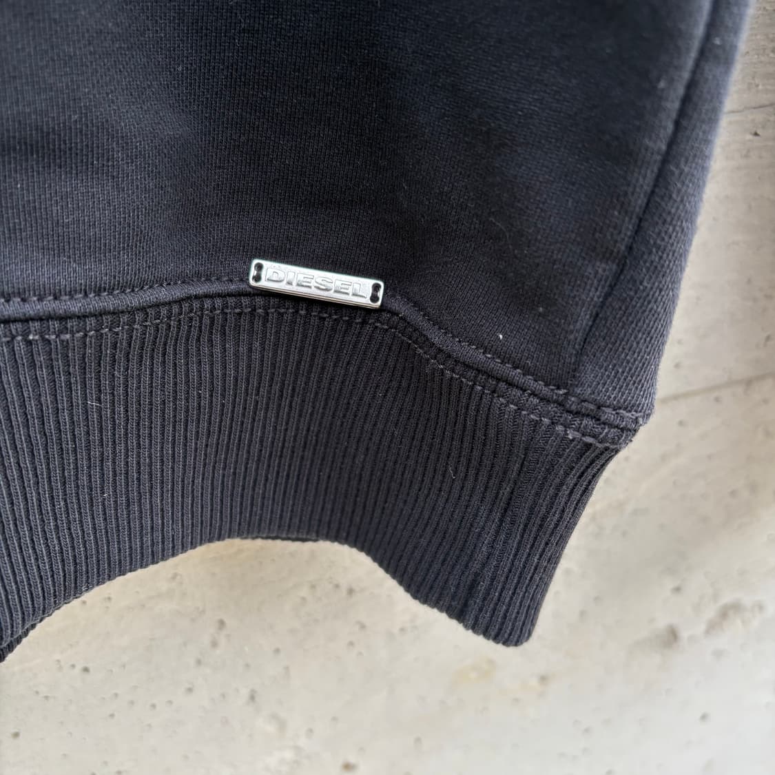 디젤 숄더 사이드 지퍼 스웻셔츠 상품이미지4