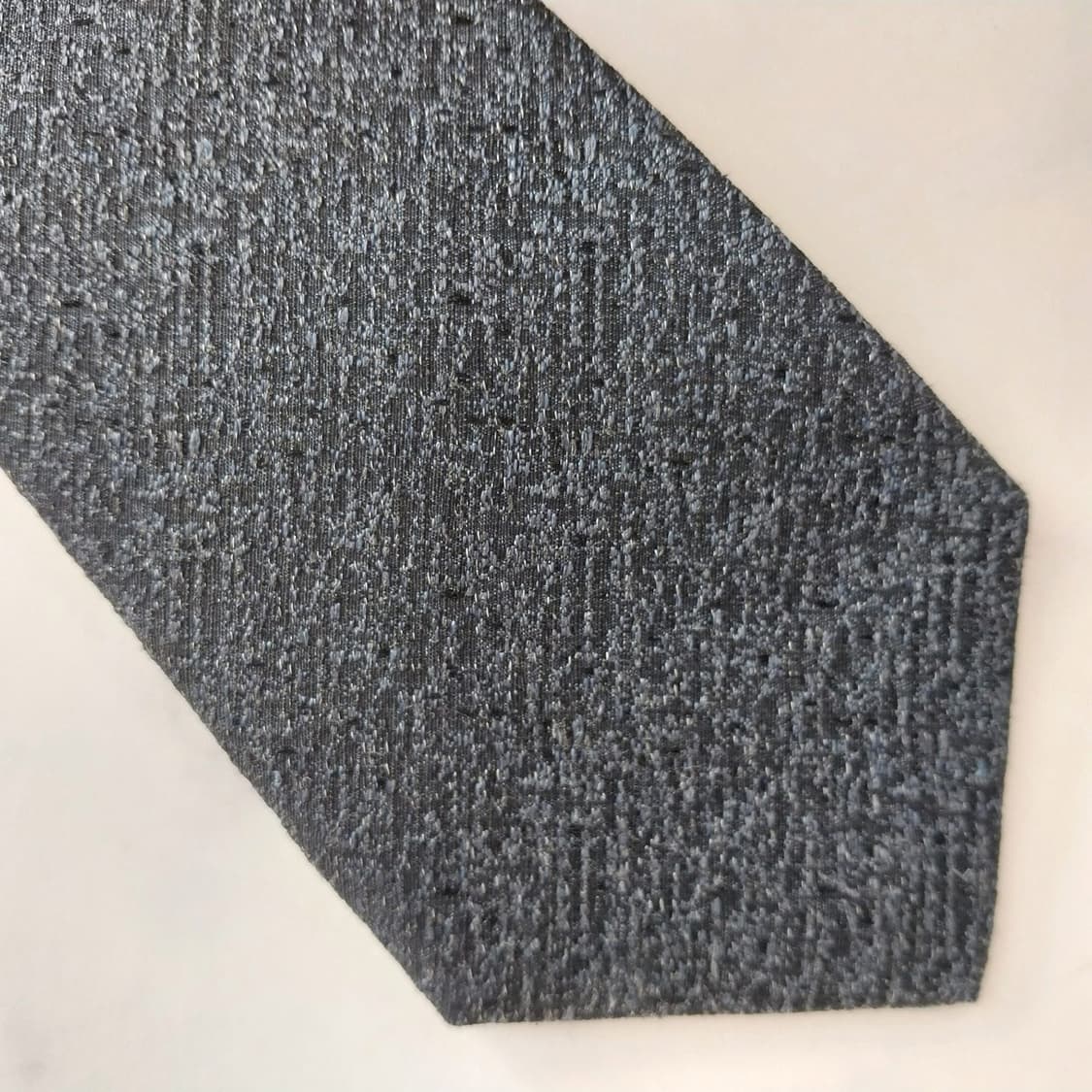 듀퐁 실크 진그레이 로고 포인트 넥타이 7.7cm A+등급 K1638
 상품이미지9