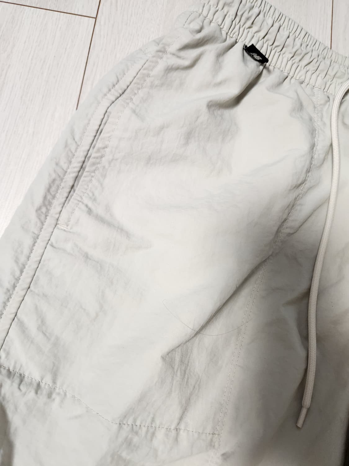 디스커버리 뉴발란스 반바지 사이즈m 일괄 두벌 판매

둘다 베이지색이고  상품이미지8