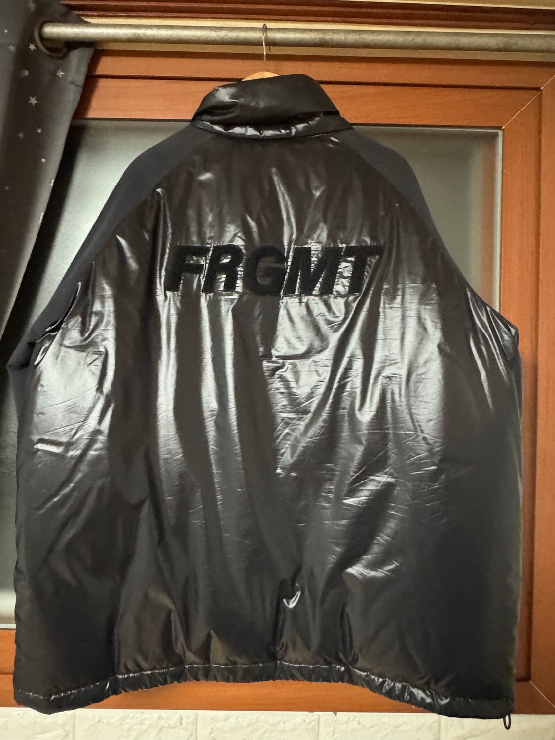 [6] 몽클레르 프라그먼트 마야 70주년 기념 콜라보 패딩 자켓 상품이미지3