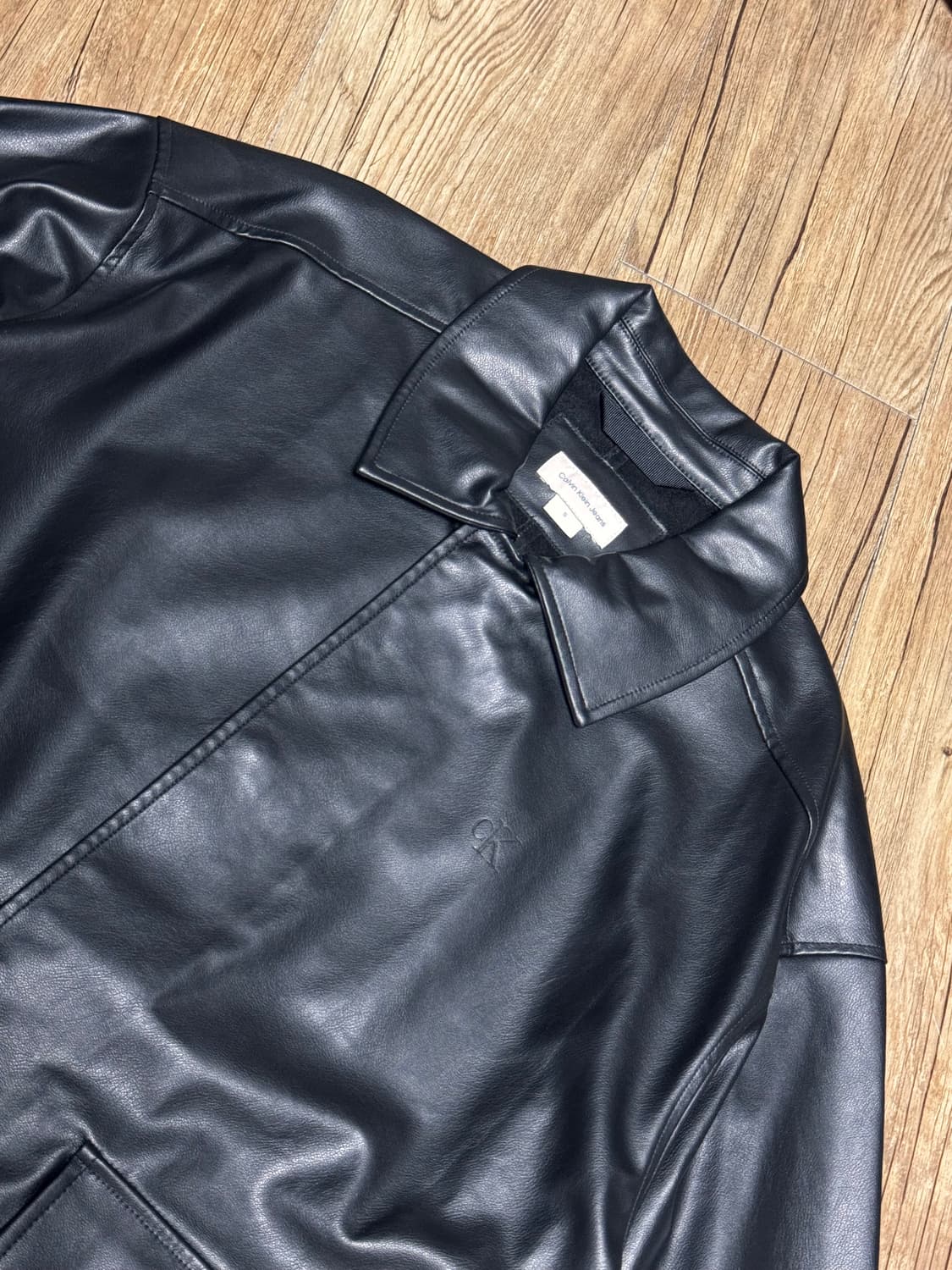 캘빈클라인 페이크 레더 세미 오버핏 자켓 상품이미지4