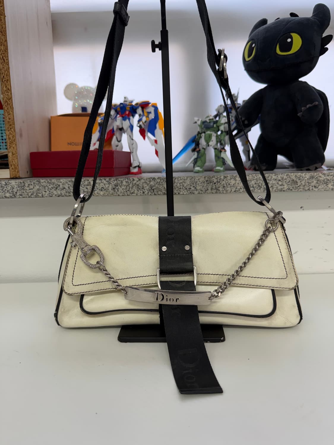정품) 디올 화이트 캔버스 숄더백 체인 스트랩 상품이미지1