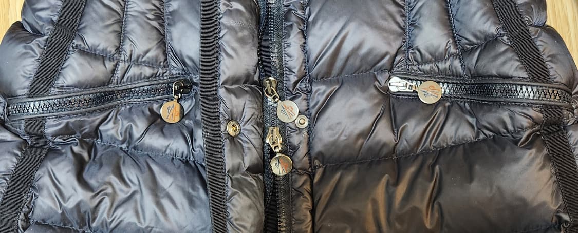 [정품]몽클레어 헤르민 패딩 네이비/블랙 1 (여성용) 새상품급 한정판 상품이미지4