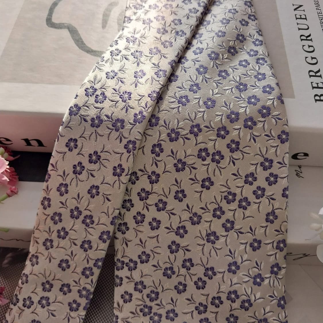 니나리치 실크 화이트&퍼플 플라워 넥타이 9.3cm A+등급 K1428
 상품이미지3