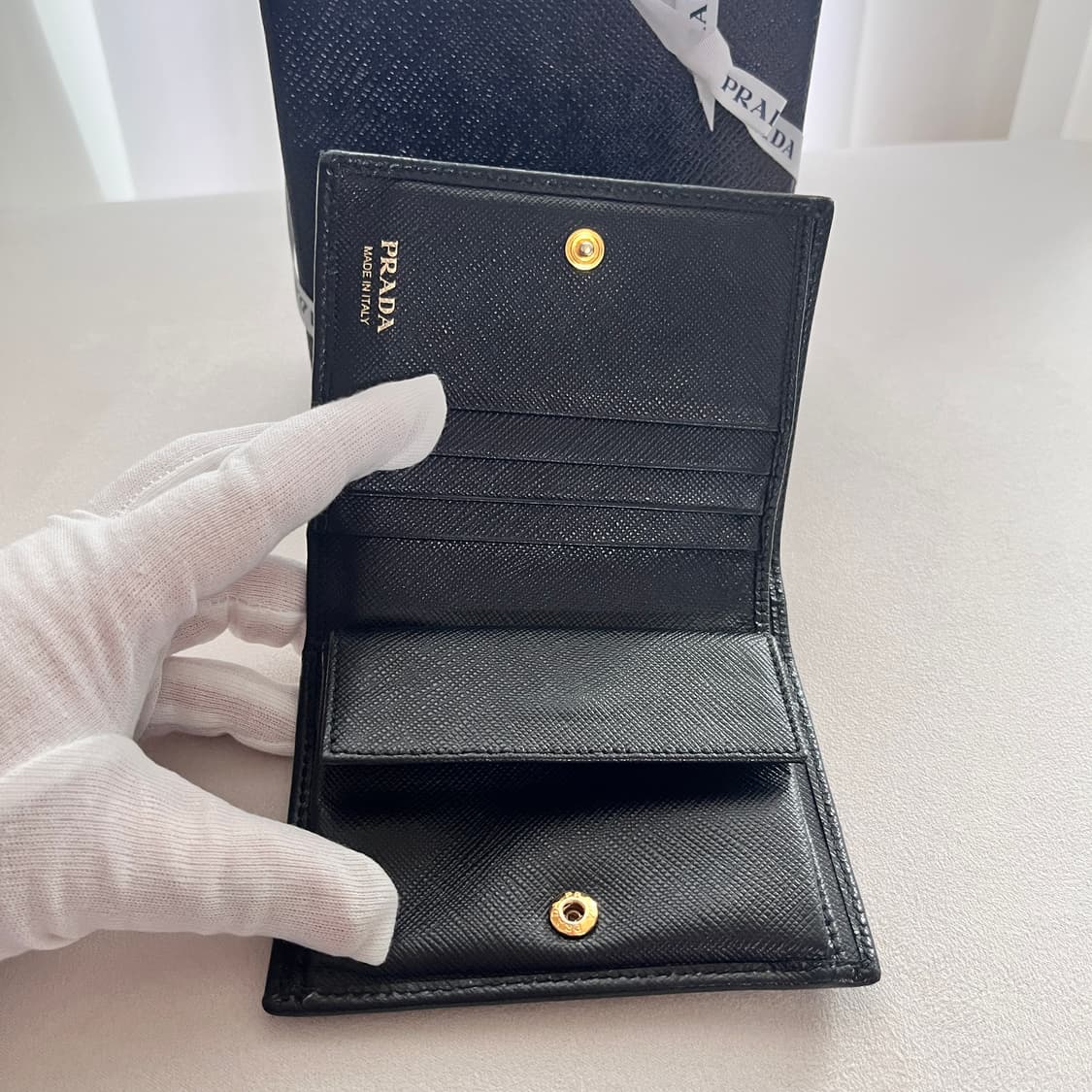 [A급/정품] 프라다 지갑 블랙 풀구성 상품이미지3