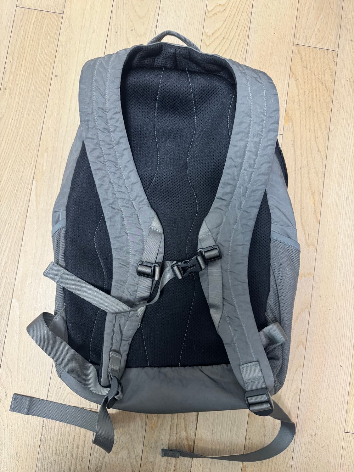 (거의 새 것!) CP컴퍼니 백팩 상품이미지5