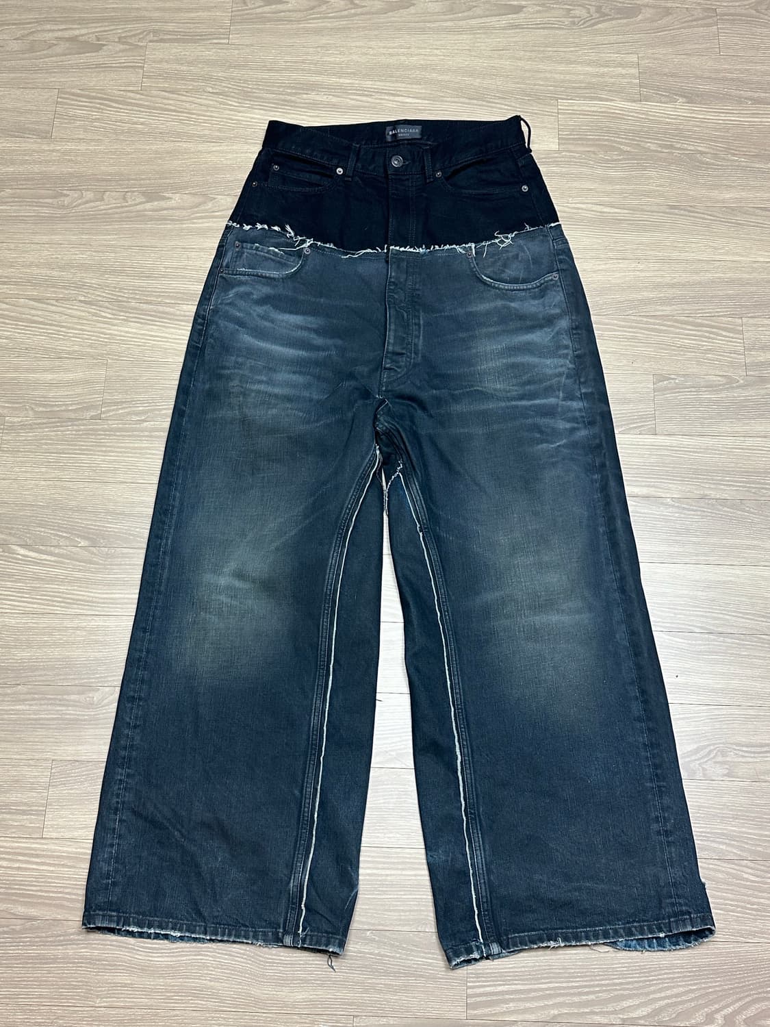 발렌시아가 컷업 배기 데님팬츠 상품이미지5