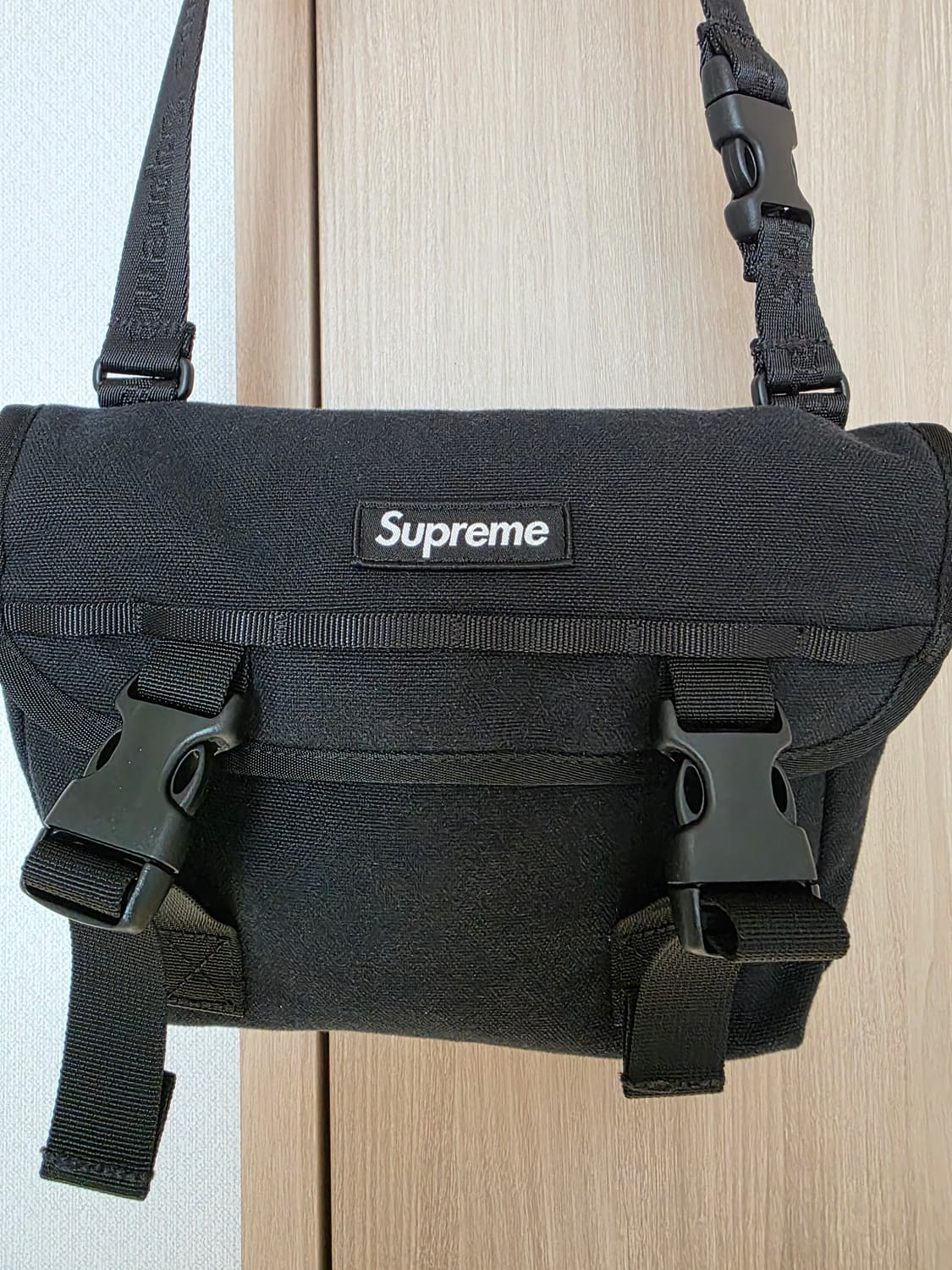 슈프림 미니 메신저백 25SS 블랙 상품이미지3