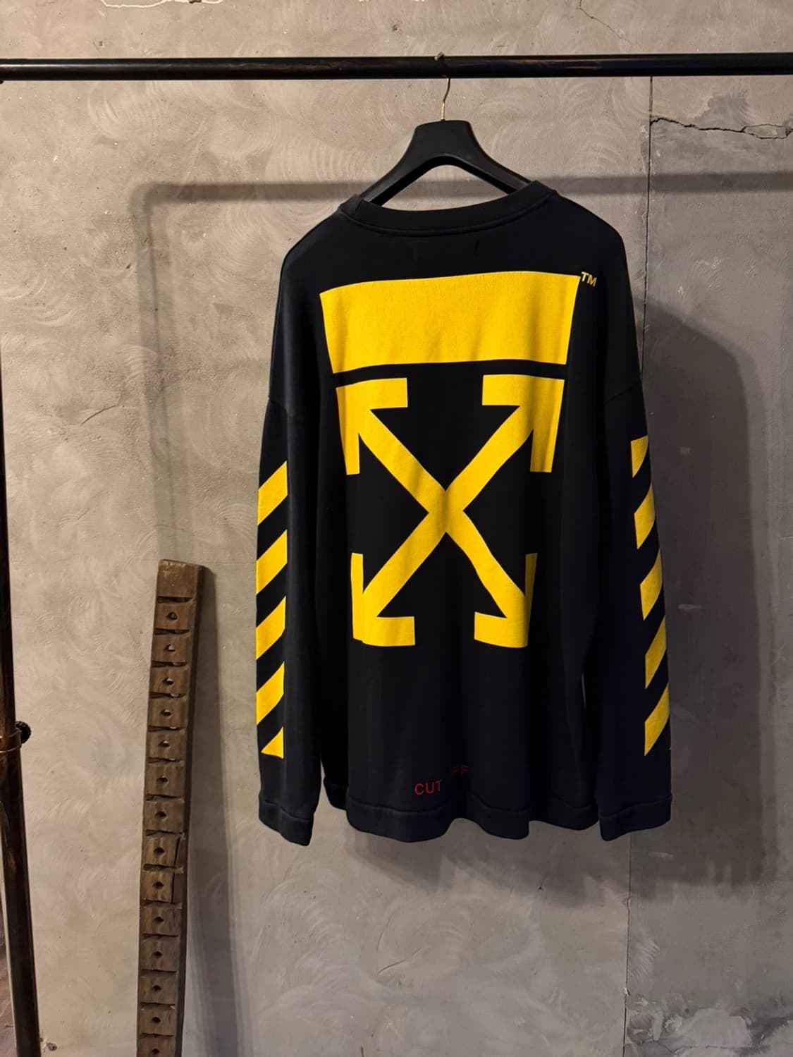 오프화이트 그래픽 맨투맨 100 상품이미지4