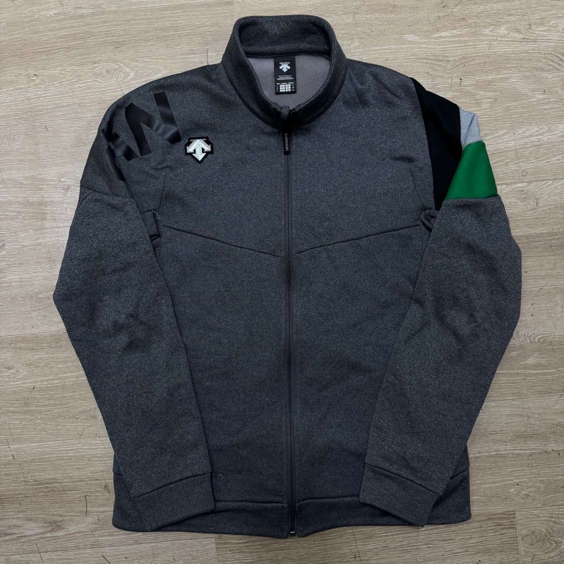 데상트 트랙탑 져지 상품이미지1