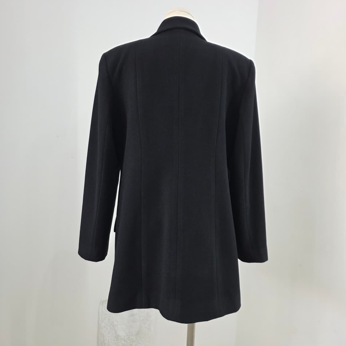 끌로에 여성 울 100 블랙 싱글 버튼 기본핏 자켓 상품이미지8