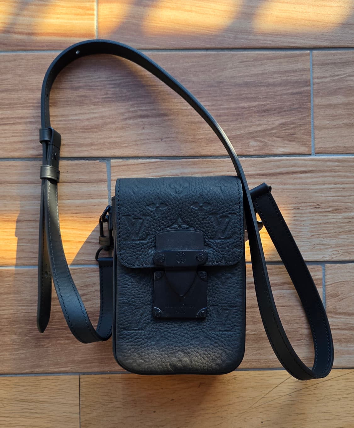 루이비통 크로스백 상품이미지3