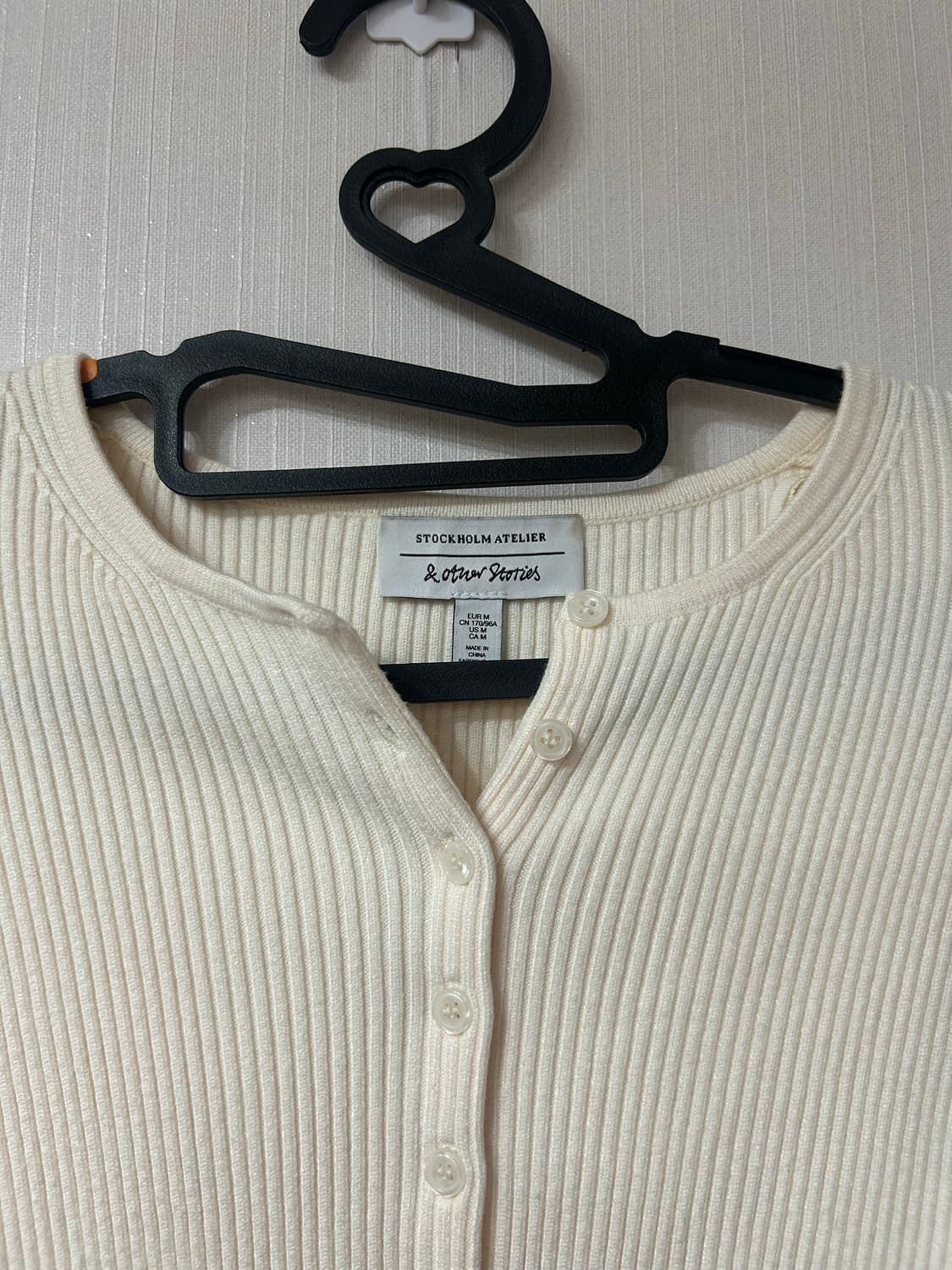 앤아더스토리즈 립 니트 가디건 화이트 상품이미지4