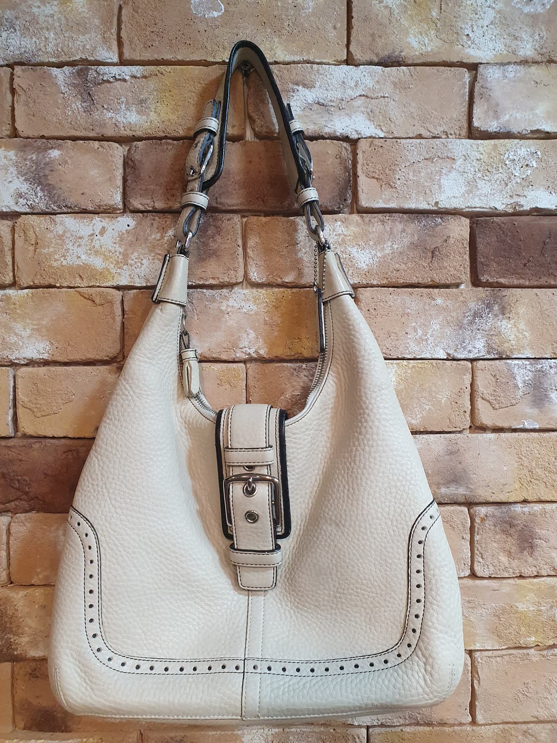 [정품] 코치 소호(SOHO) 페블 레더 호보백 - 아이보리 상품이미지1