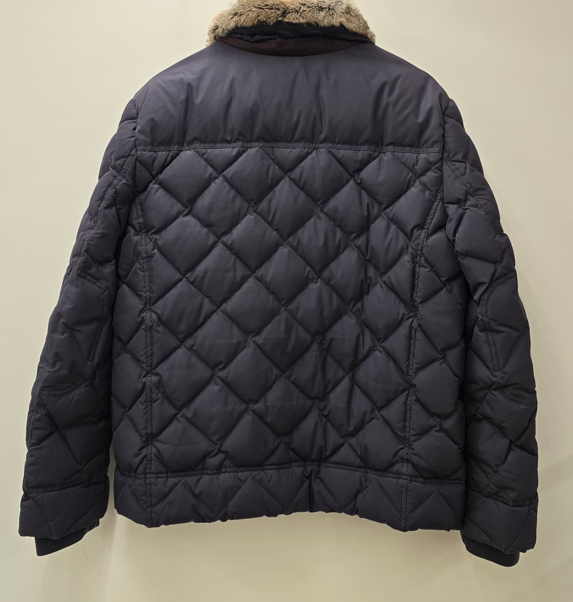 헤지스 남자 덕다운 패딩.
싸이즈 100~105  
 상품이미지5