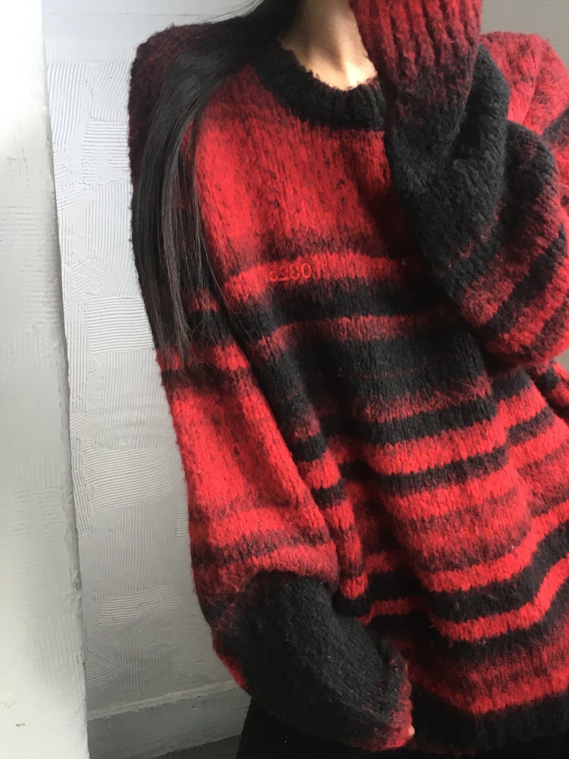 032C 로고 픽셀 그라데이션 레드 니트 상품이미지2