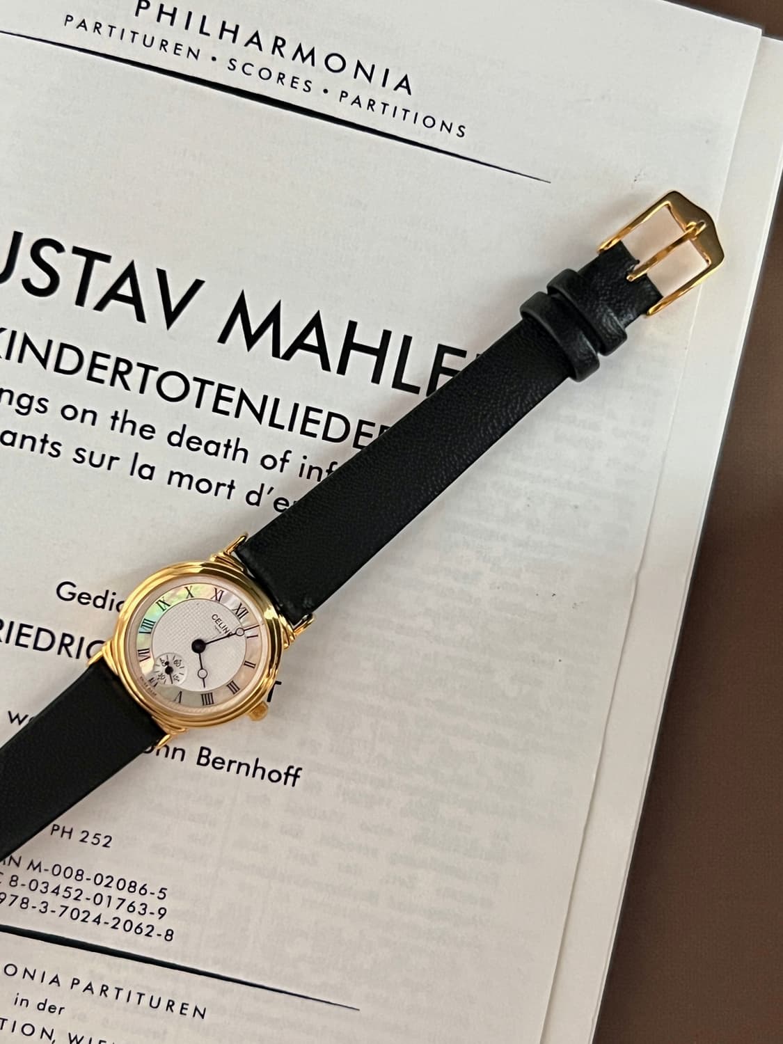 셀린느 스몰세컨드 골드 라운드 시계  / 정품감정.케어 상품이미지8