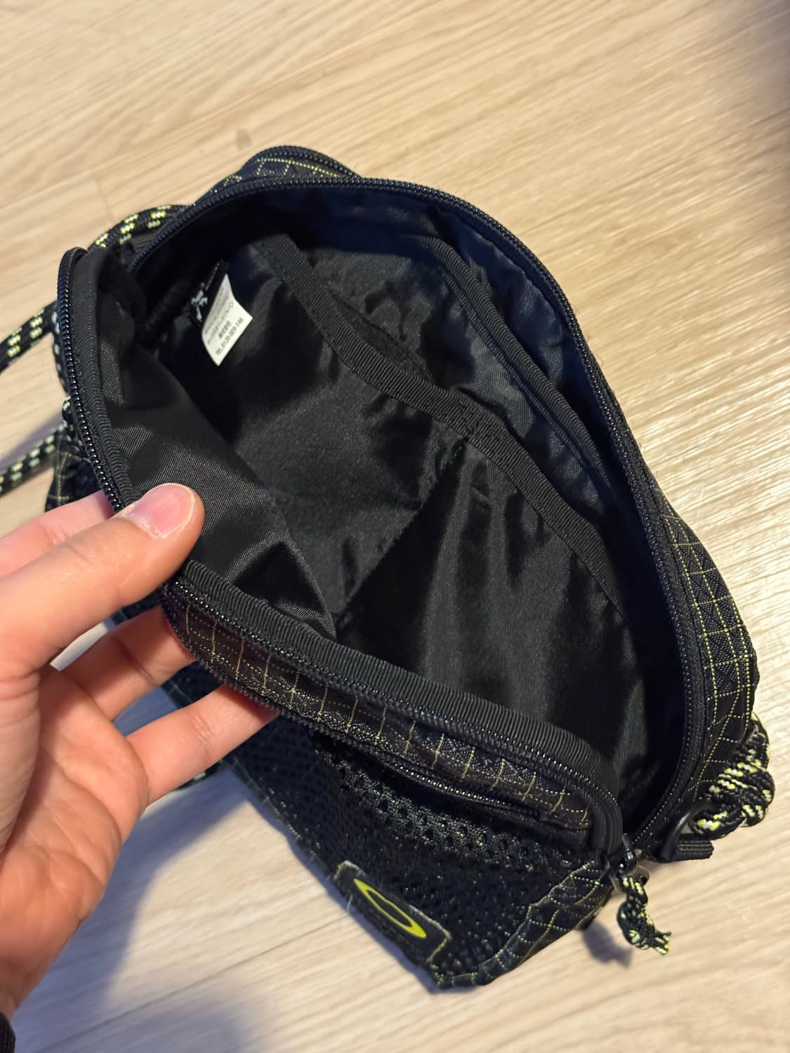 Oakley Essential Shoulder Pouch 4.0 상품이미지4