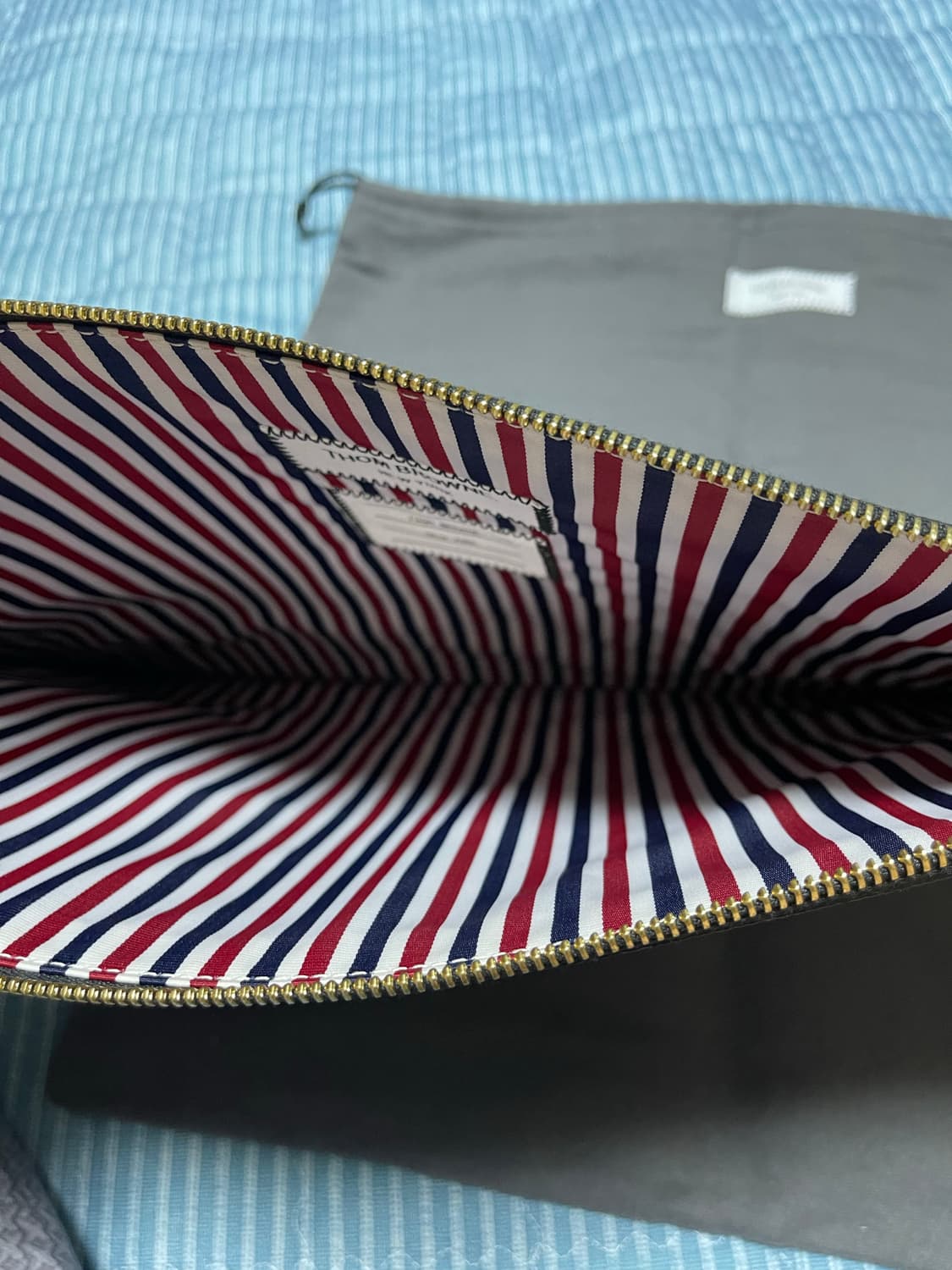 톰브라운 21 FW 클러치백 팝니다 상품이미지2