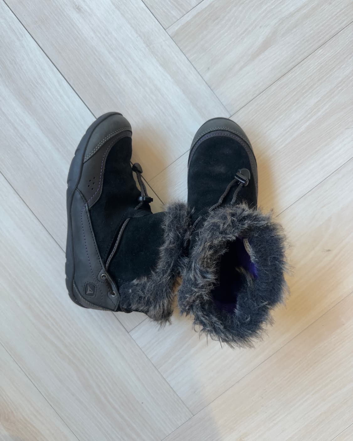 [CLARKS] Drawstring Ankle Fur Boots 상품이미지2