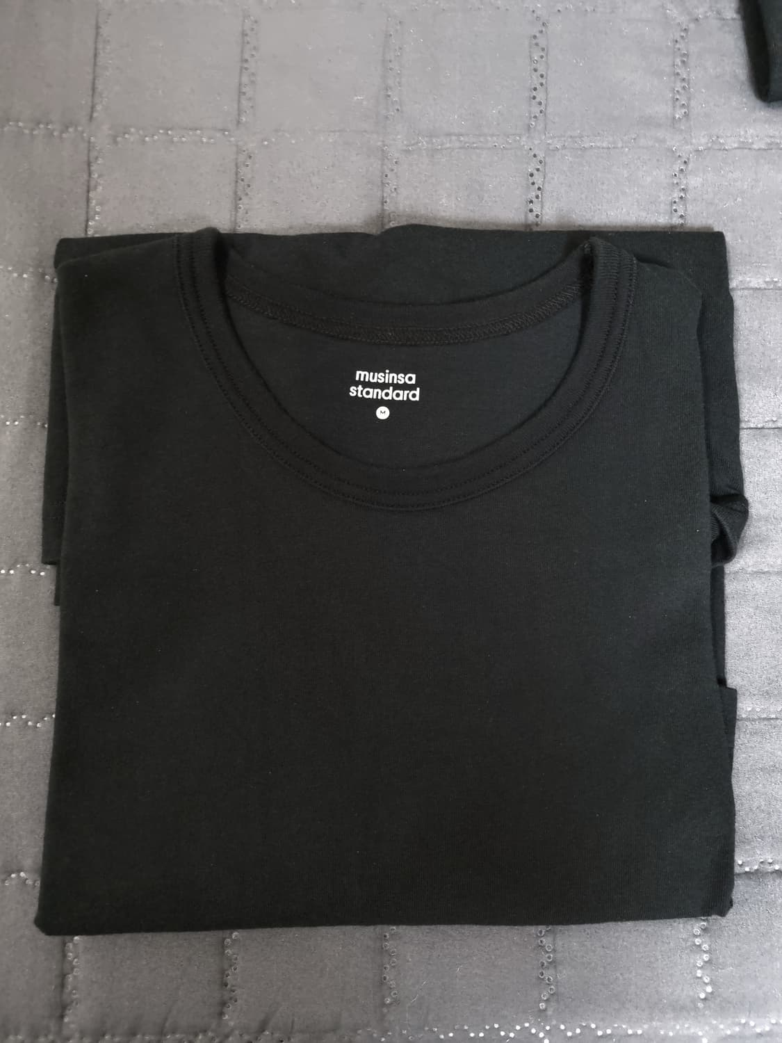 무신사 스탠다드 릴렉스핏 크루넥 티셔츠 
블랙 M 상품이미지3