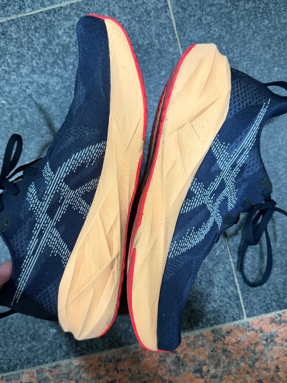 아식스 노바블라스트5 275 2e 와이드 상품이미지1