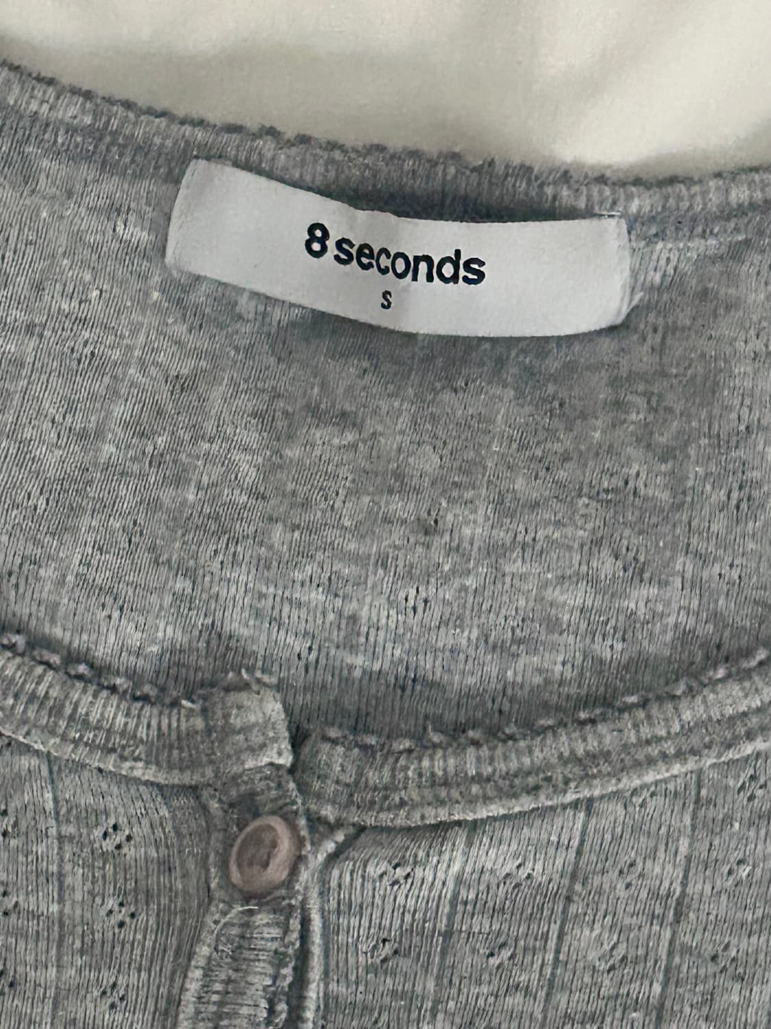 에잇세컨즈 반팔 아일렛 펀칭 포인텔 크롭 회색 가디건 상품이미지5