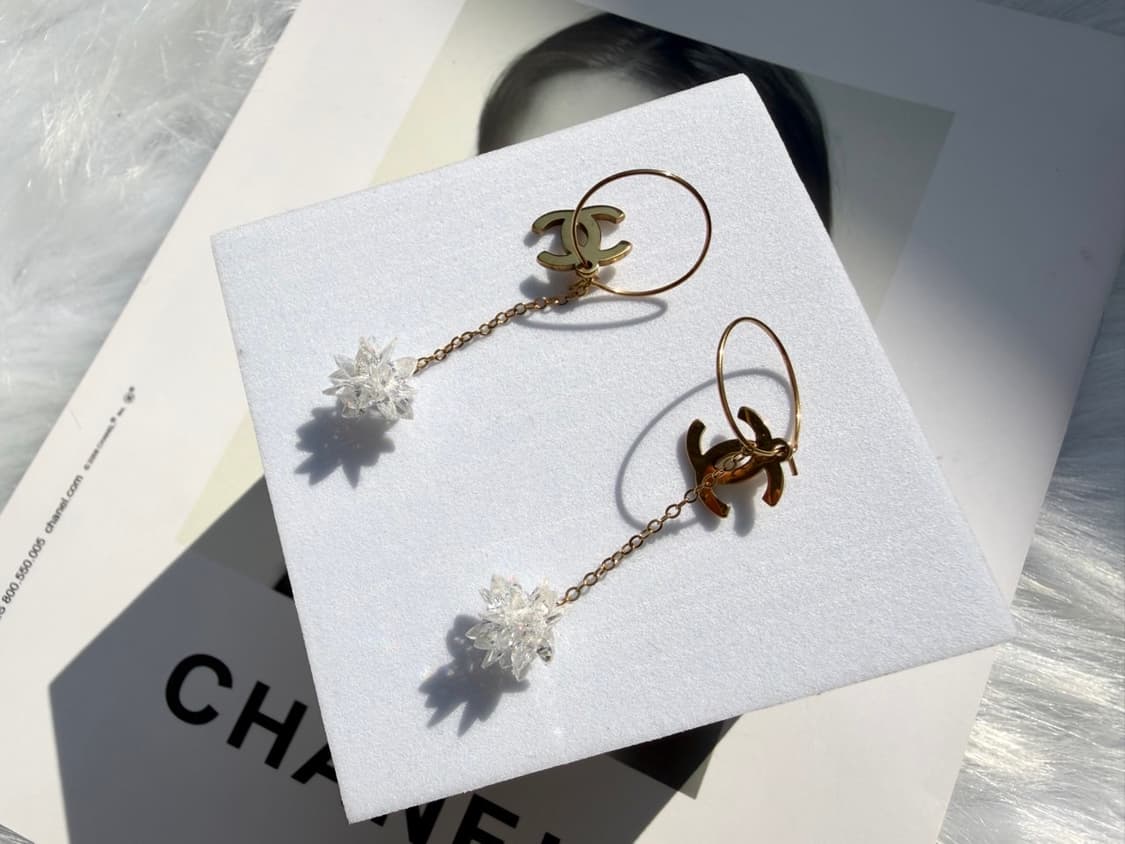 샤넬 체인 드롭 크리스탈 이어링 골드 상품이미지7