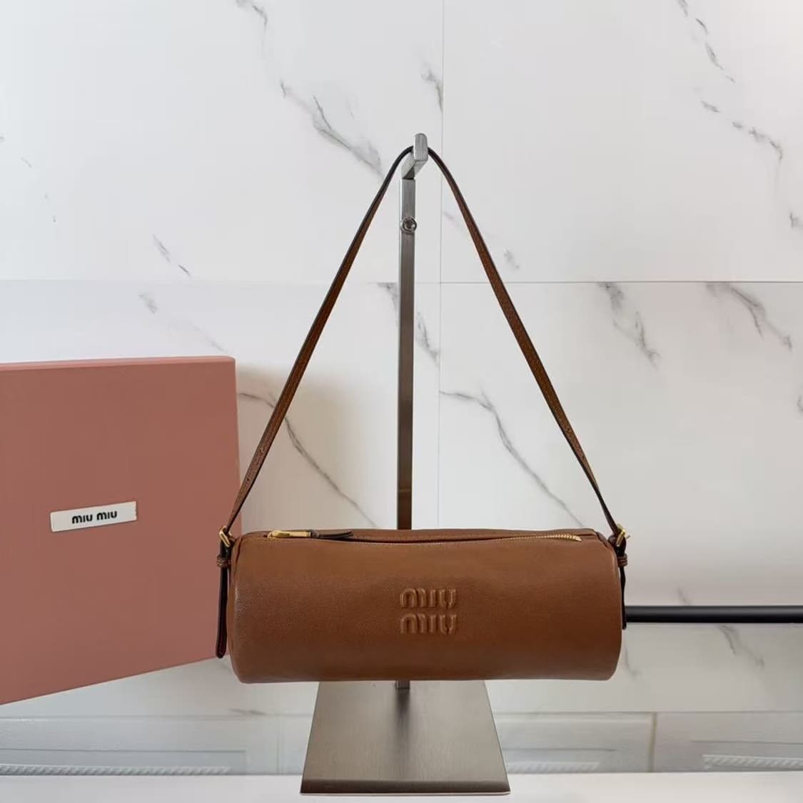 미우 미우 나파 레더 미니 파우치 오크 상품이미지1