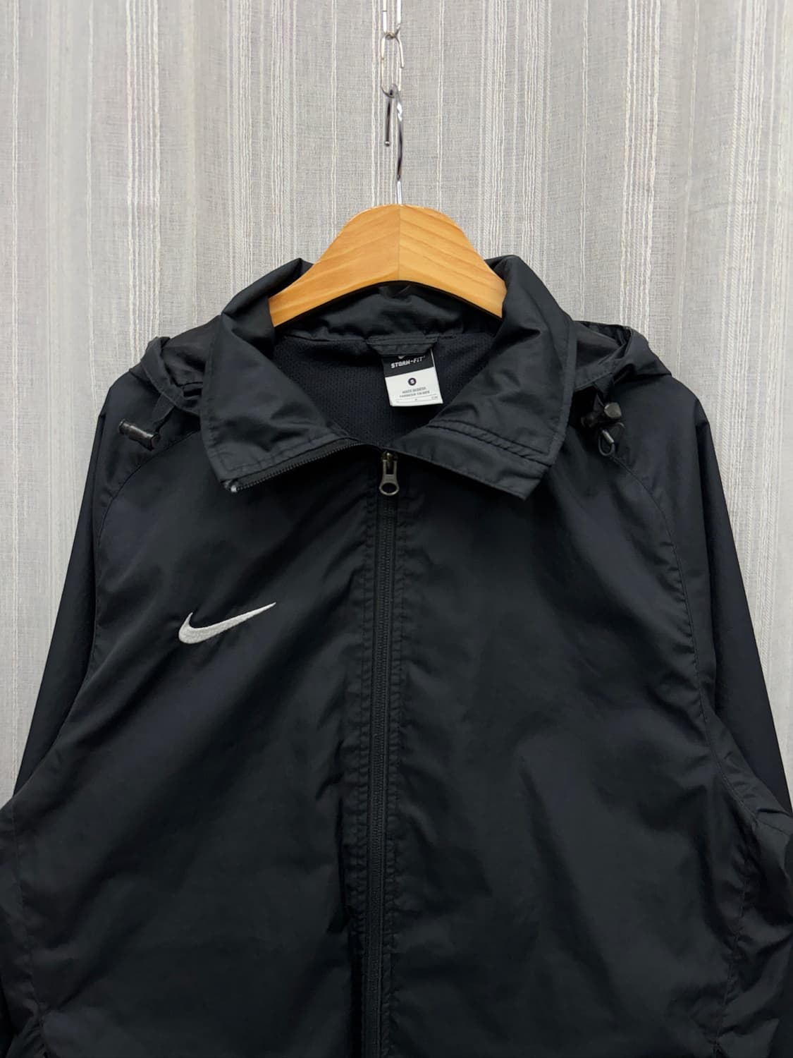 나이키 올블랙 바람막이 자켓  상품이미지2