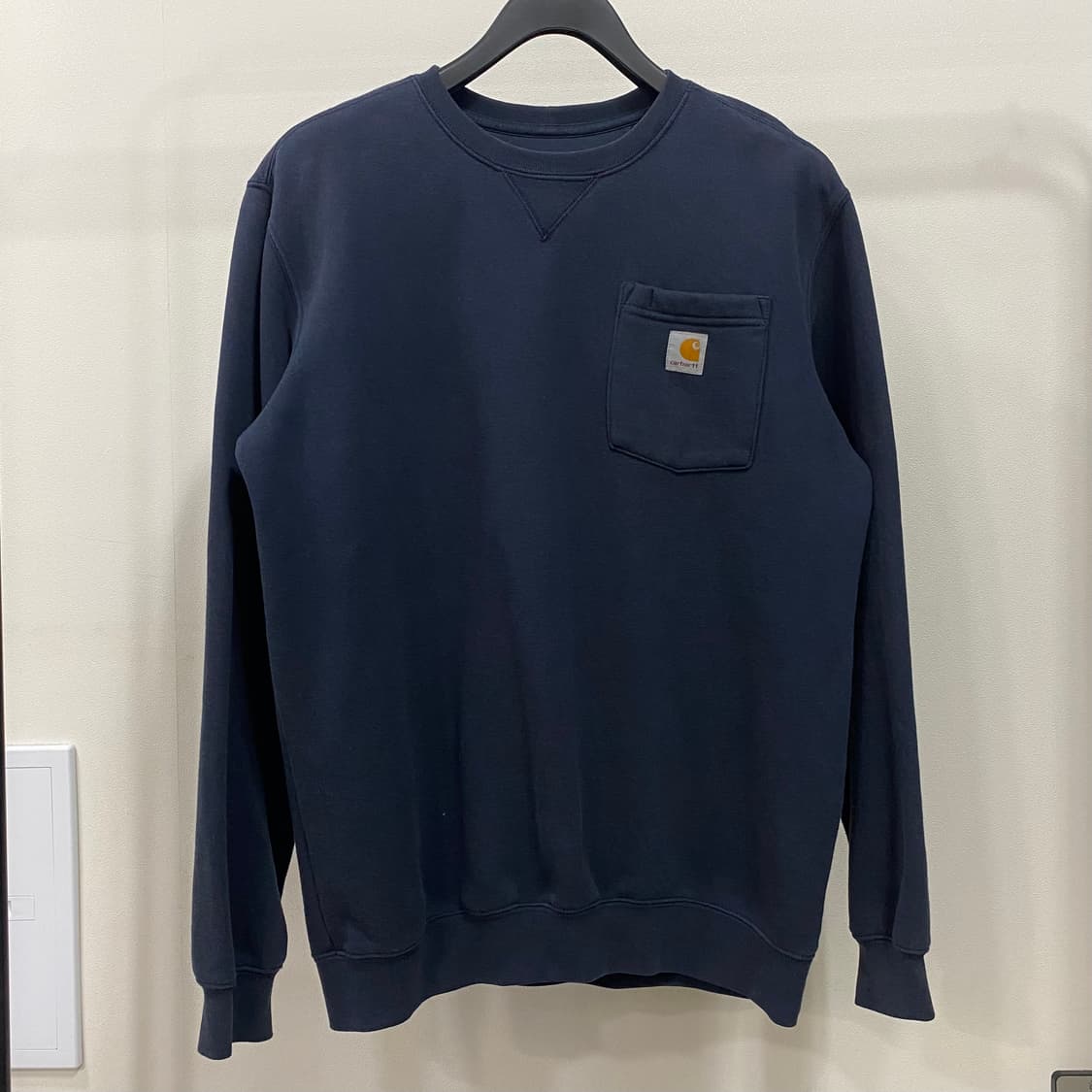 칼하트 포켓 기모 맨투맨 네이비 상품이미지1