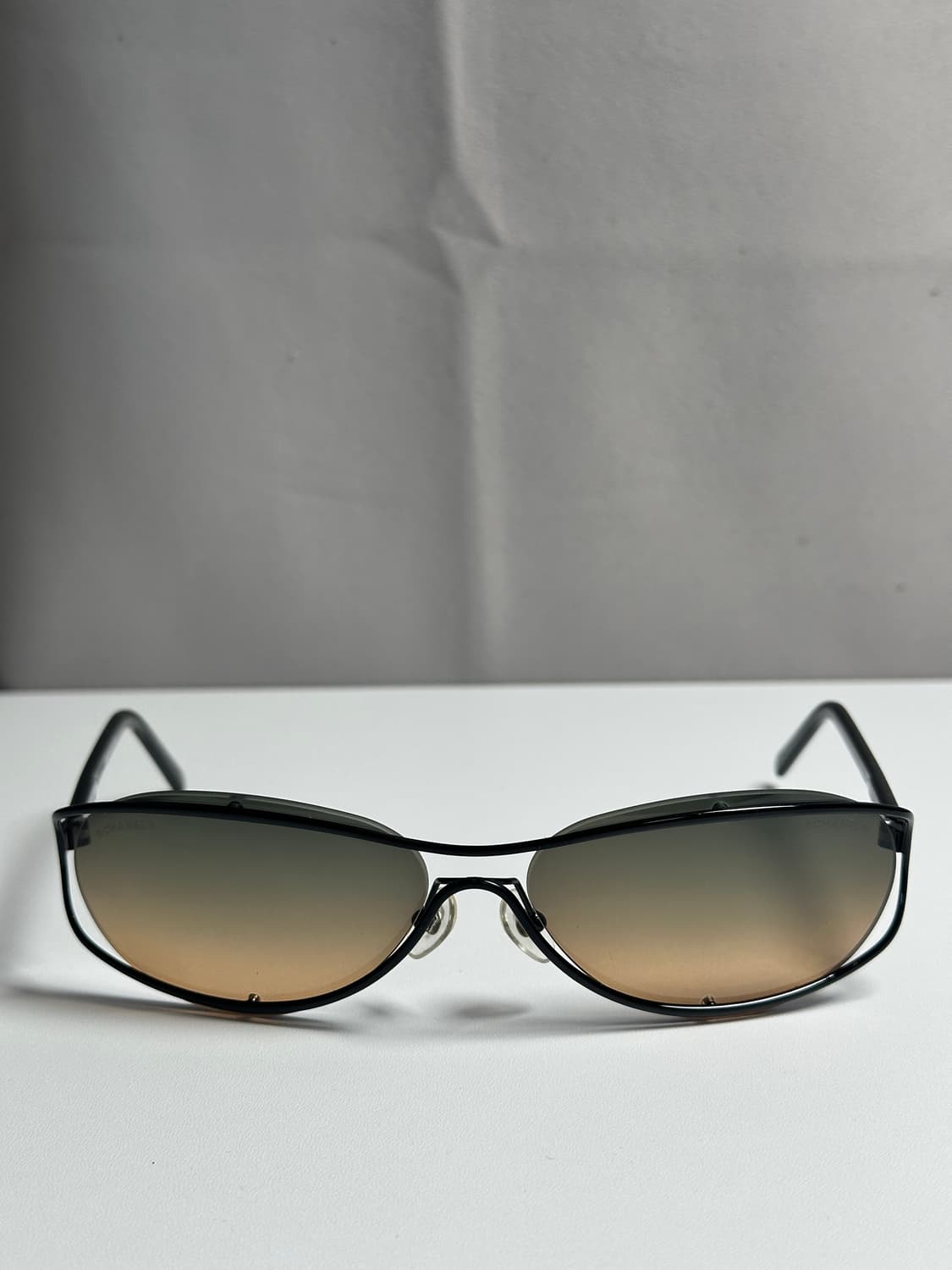 샤넬 블랙 메탈 오벌 Y2K 리바이벌 선글라스 상품이미지1