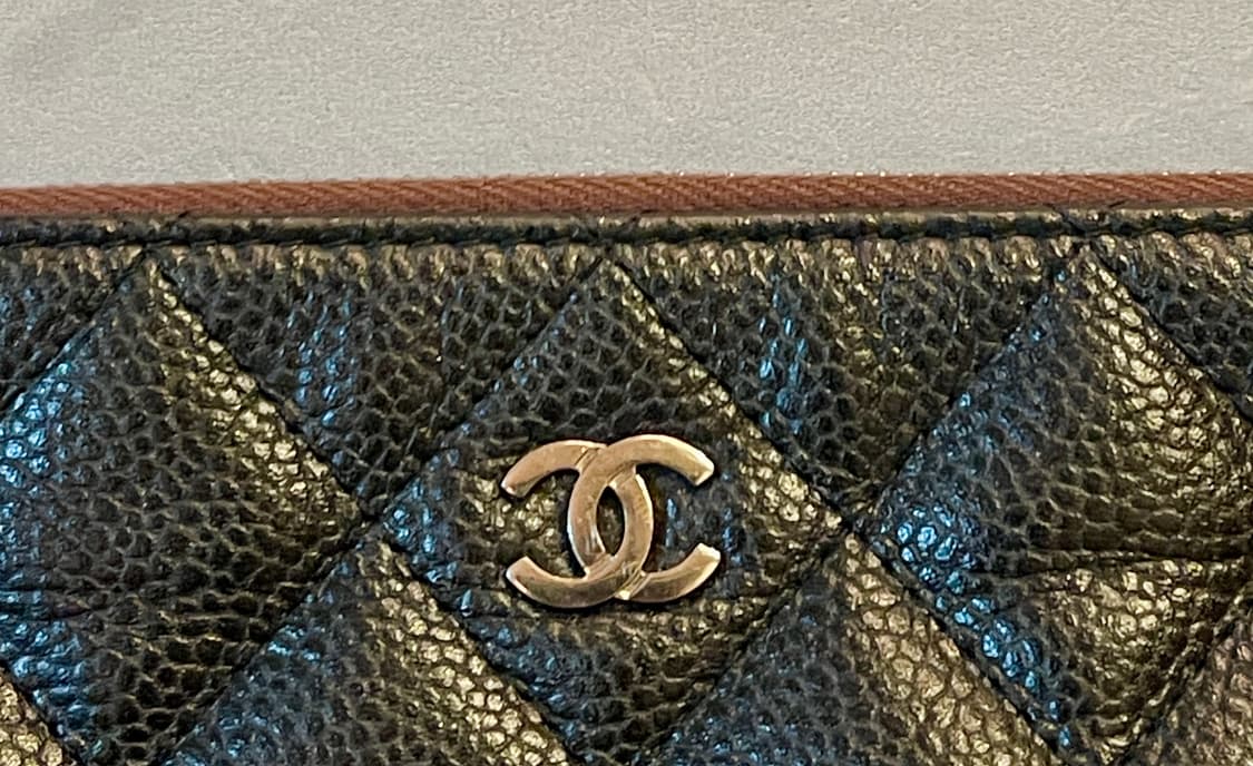 샤넬 Chanel 캐비어 퀼팅 클러치 라지사이즈(블랙/은장) 19번대 상품이미지2