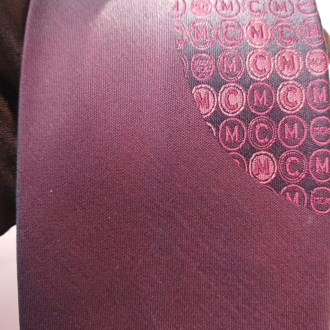 엠씨엠 실크 버건디 로고 패턴 넥타이 9.4cm A등급 A19798
 상품이미지7