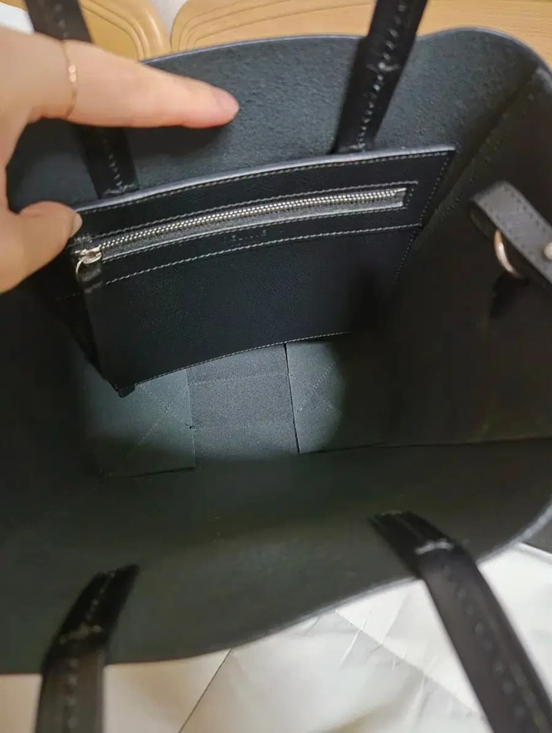 셀린느 카바스백 블랙 색상 상품이미지7