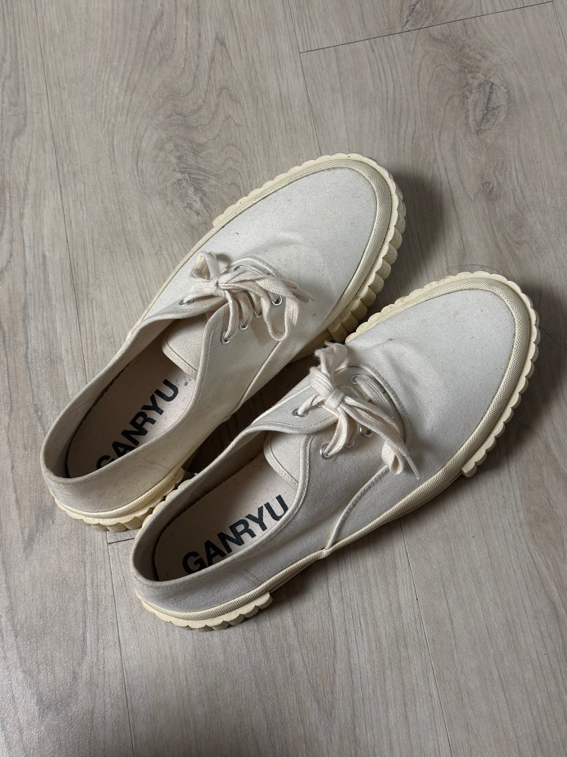 간류 오버솔 스니커즈 팝니다 (275) 상품이미지1