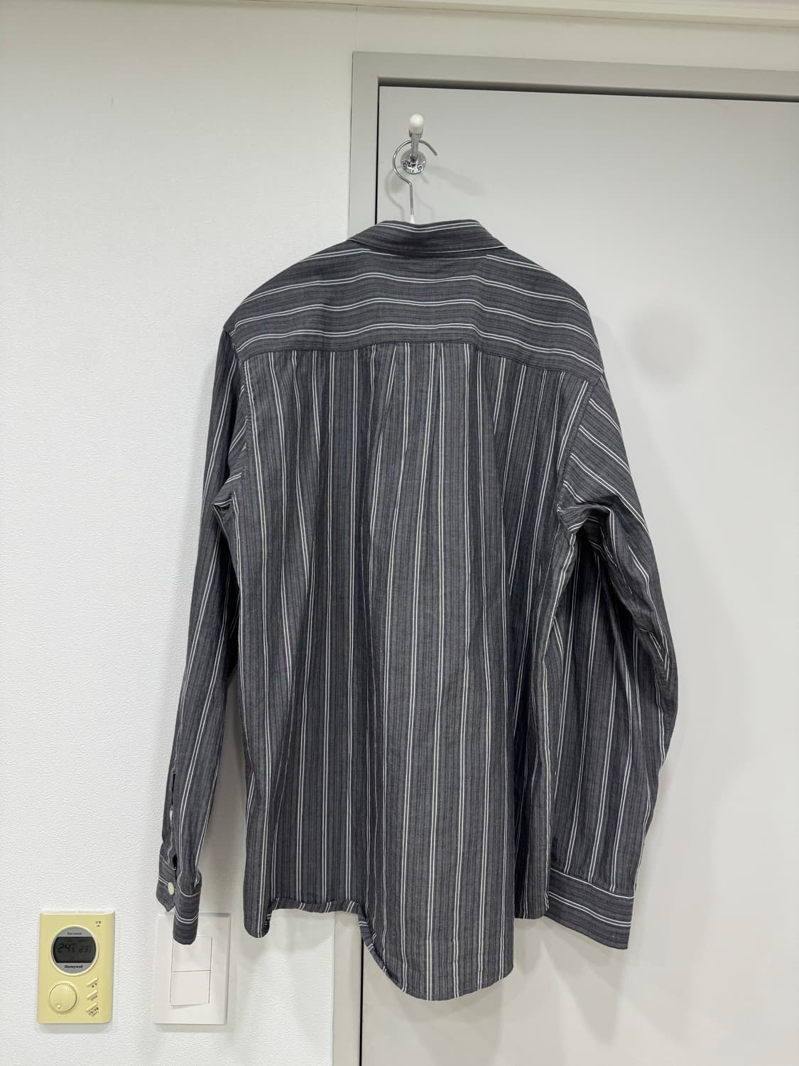 Mfpen 그레이 스트라이프 셔츠 상품이미지2