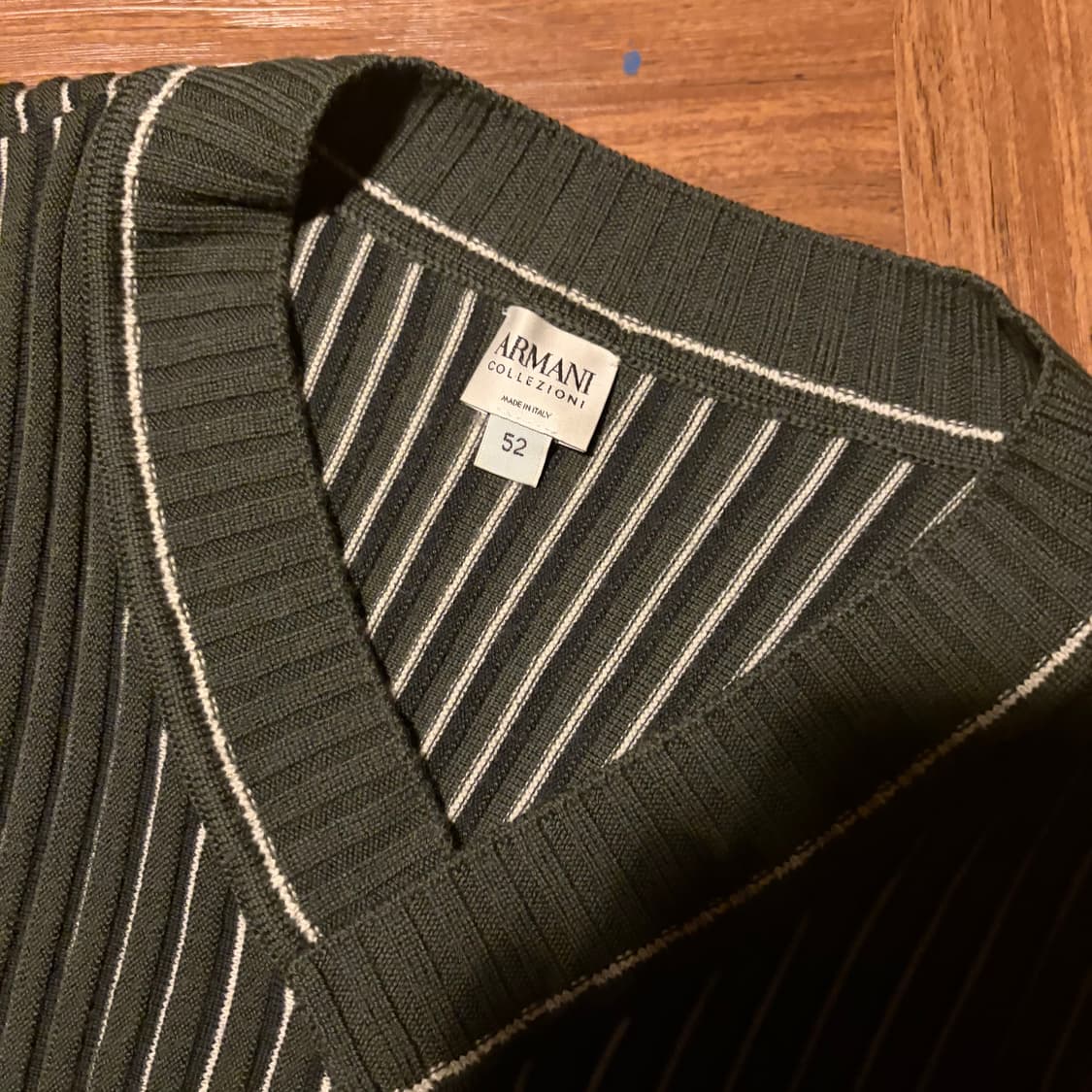 ARMANI COLLEZIONI WOOL PLEATS VNECK KNIT 상품이미지4