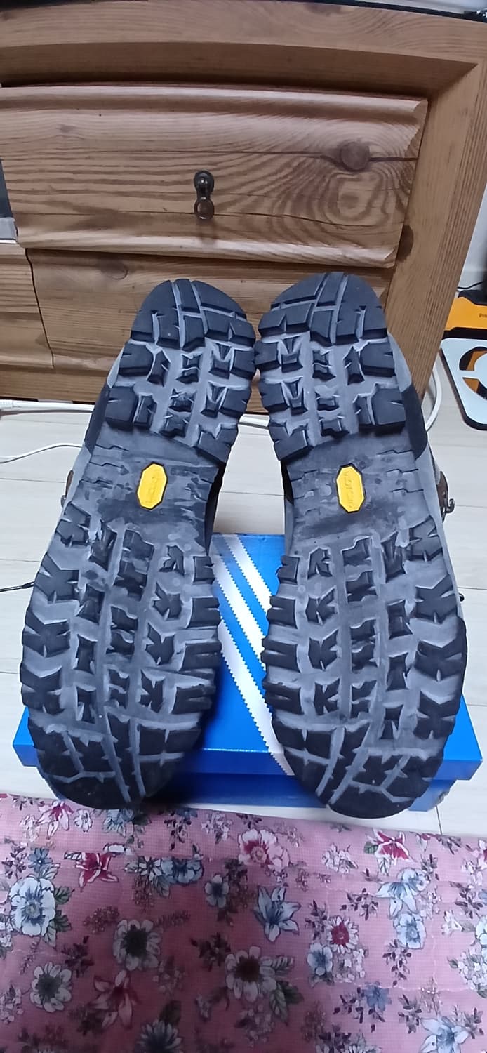 스카르파 키네시스 고어텍스
등산화(275~280mm)  상품이미지6