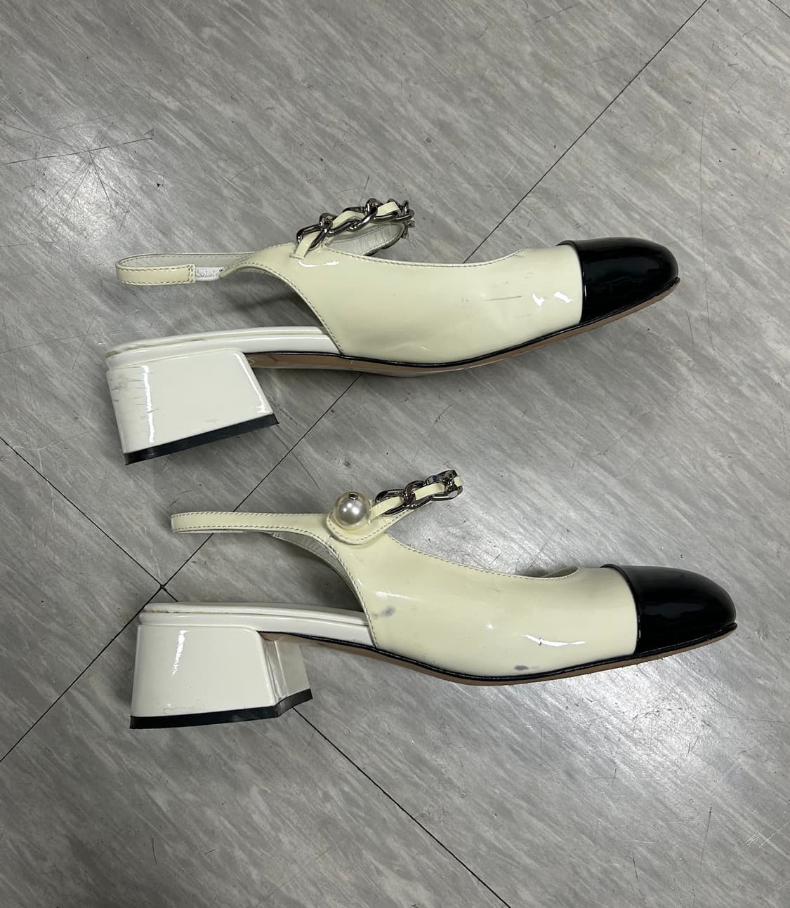 미우미우 체인 여성 구두 상품이미지2