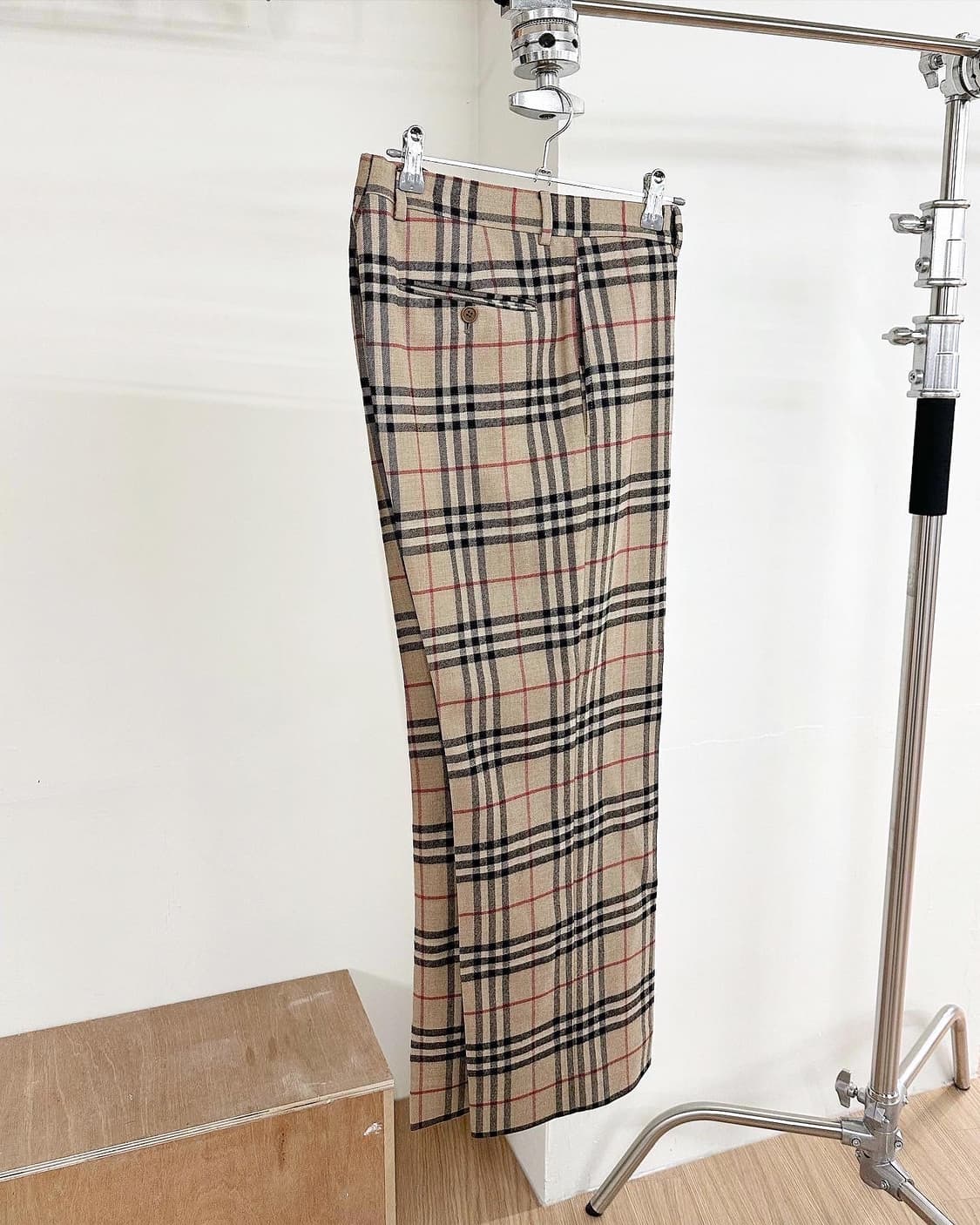 버버리 베이지 노바체크 패턴 슬랙스 팬츠  상품이미지1