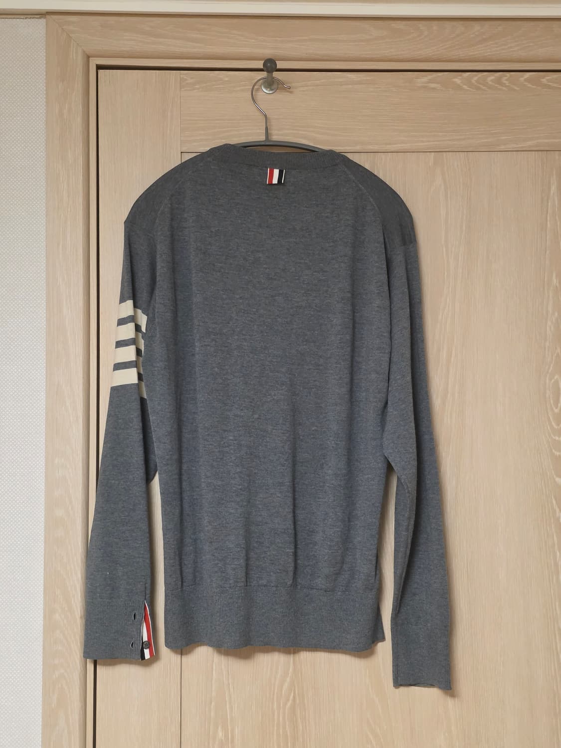 톰브라운 사선완장 메리노울 니트 4사이즈 그레이 상품이미지6