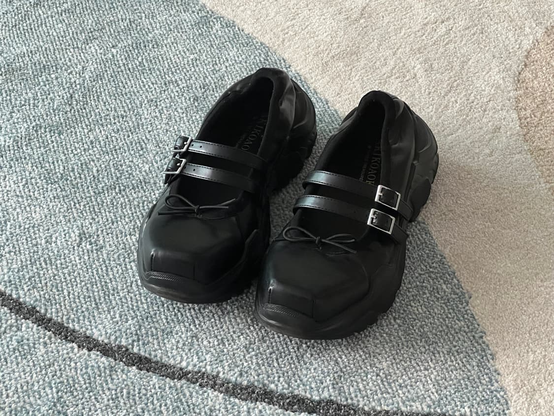 아키코아오키 지젤 레더 37 사이즈 판매합니다. 상품이미지1