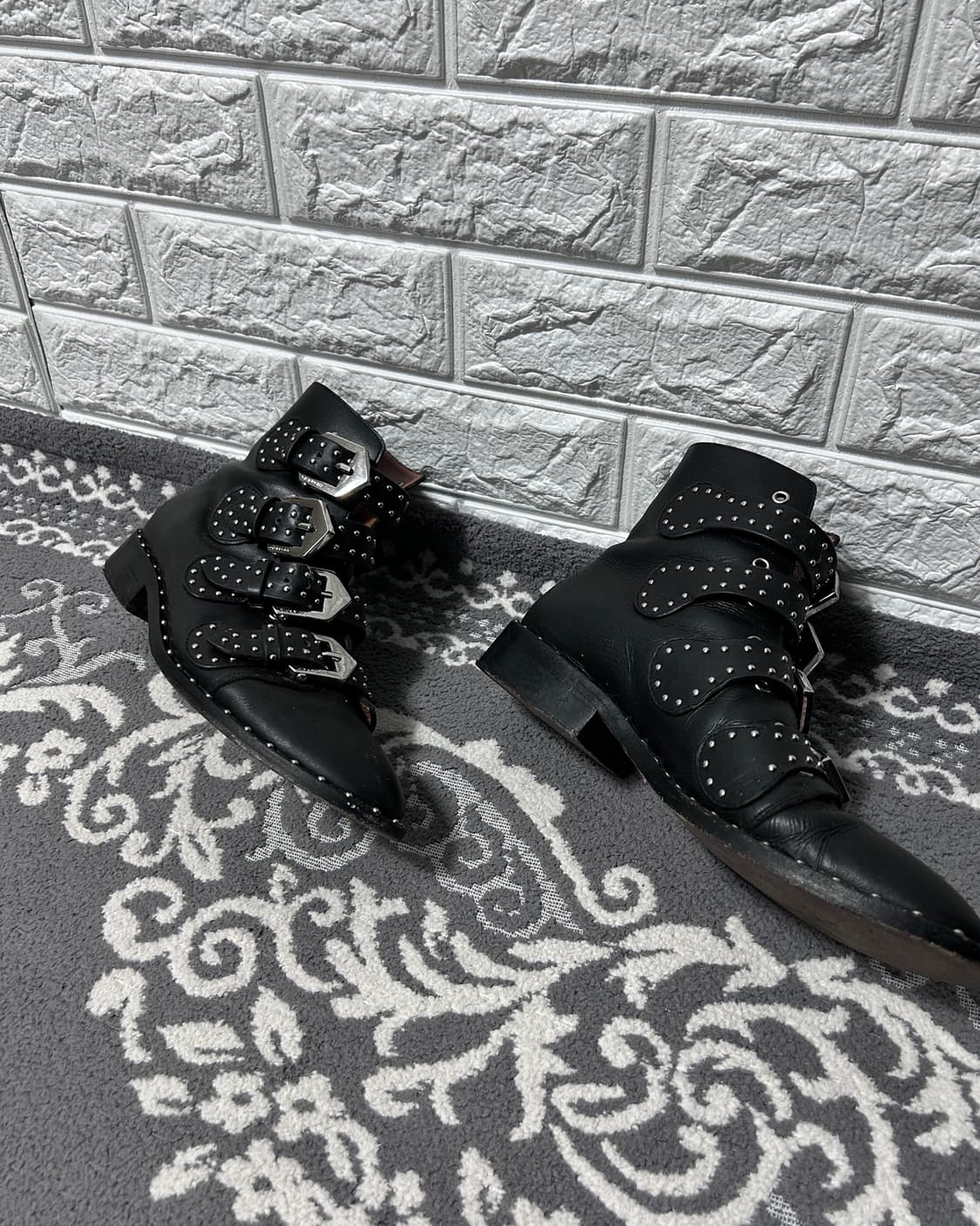 지방시 스터드 멀티 버클 앵클 부츠 상품이미지3