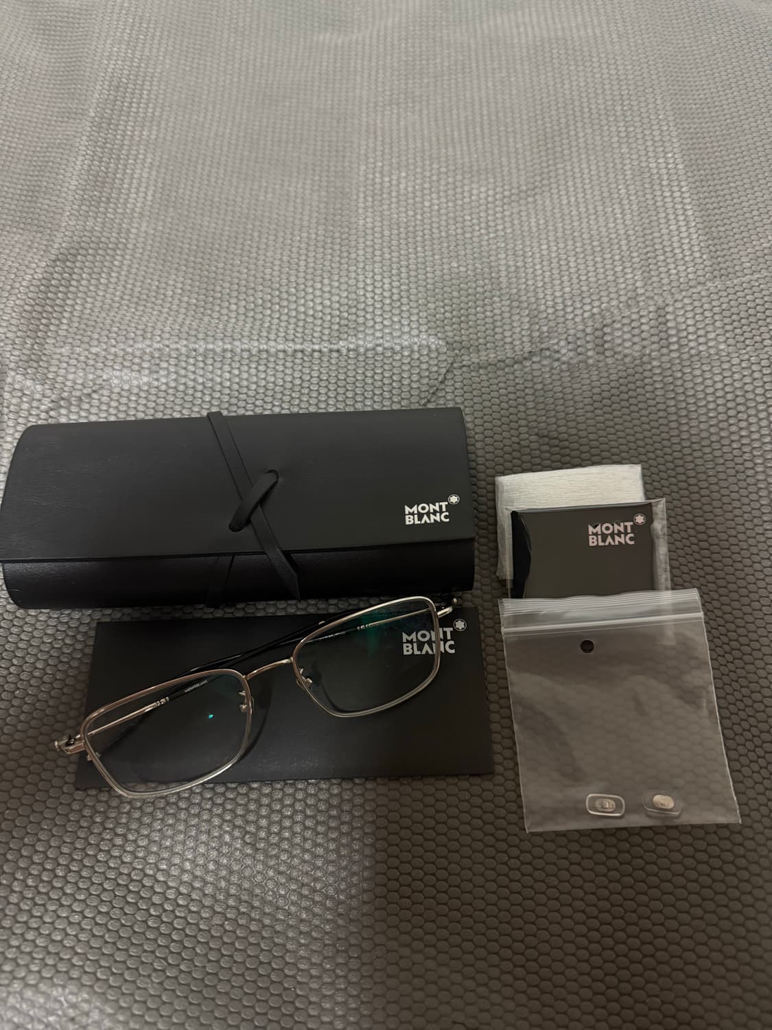 몽블랑 실버 스퀘어 안경 상품이미지1