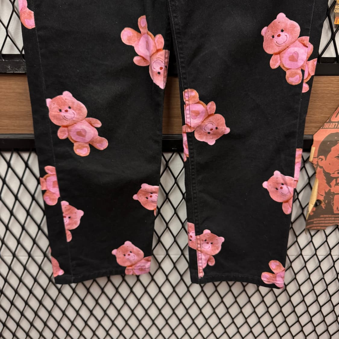 라퍼 러블리 베어 팬츠 일자핏 전후면 프린팅 포인트 블랙 상품이미지4