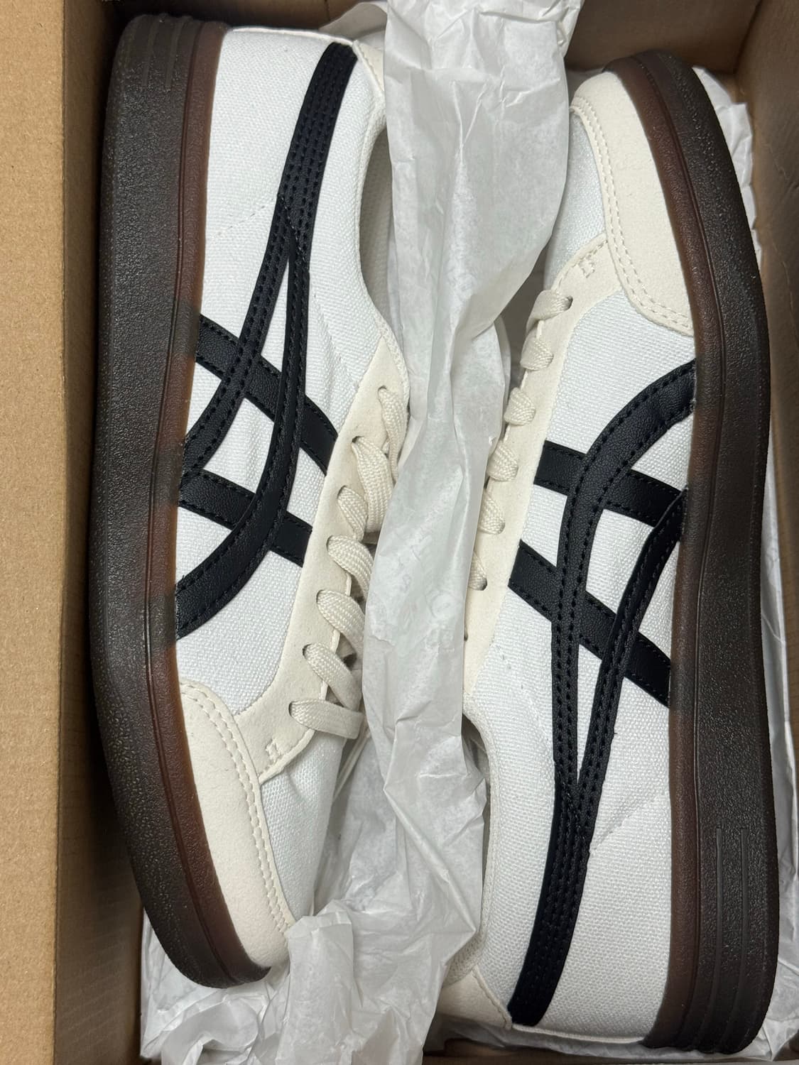 오니츠카 타이거 어드반티 크림 화이트 블랙 235 판매합니다! 상품이미지1