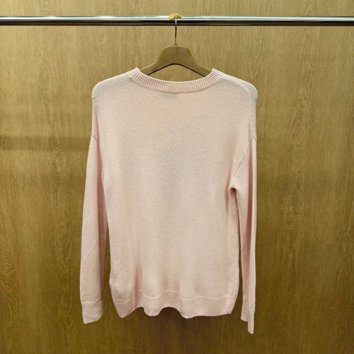 코치 라운드넥 울 캐시미어 긴팔 니트 아치형 로고 인타르시아 디테일 핑크 상품이미지3