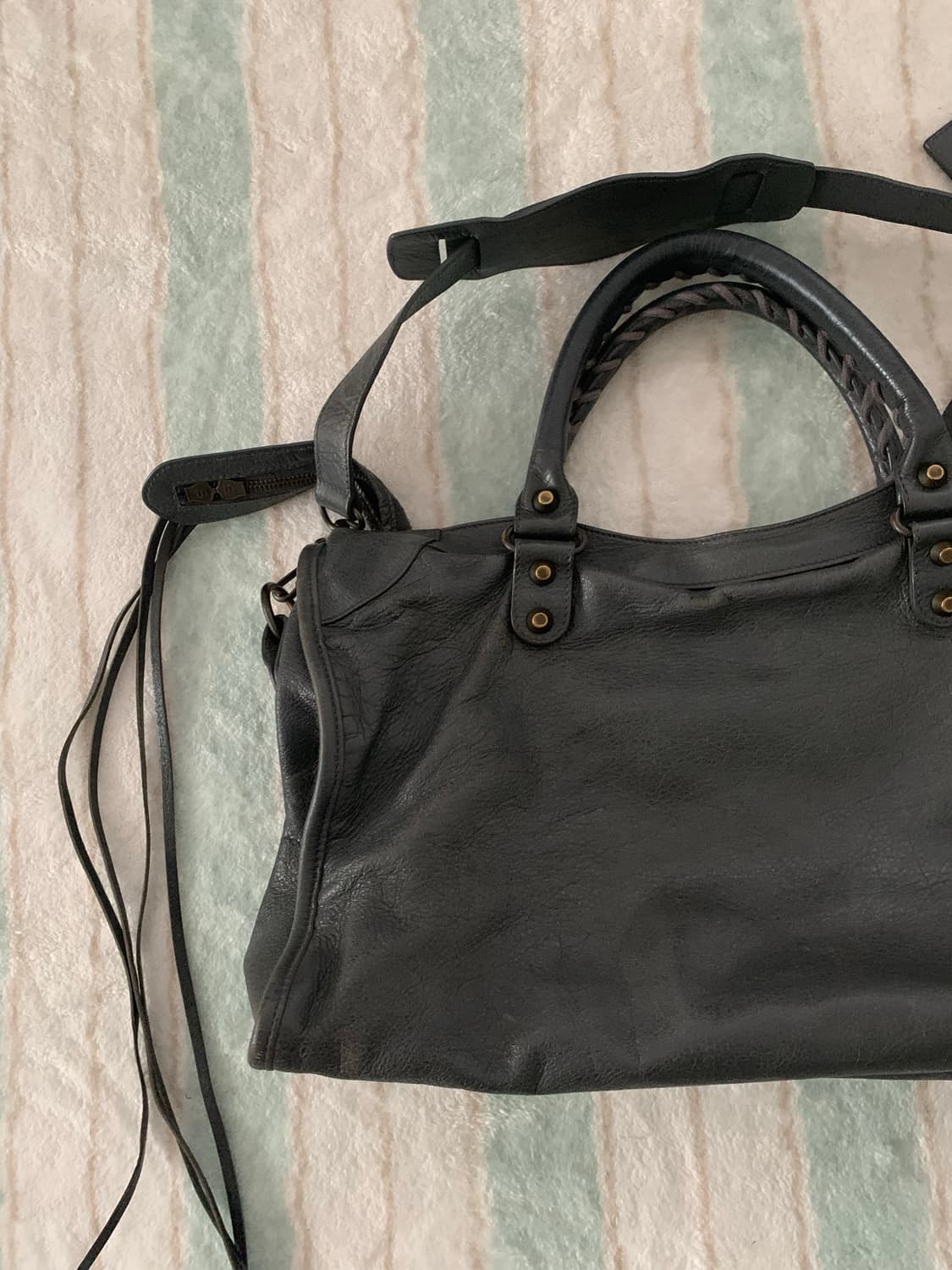 발렌시아가 모터백 시티백 다크그레이 미듐 상품이미지5